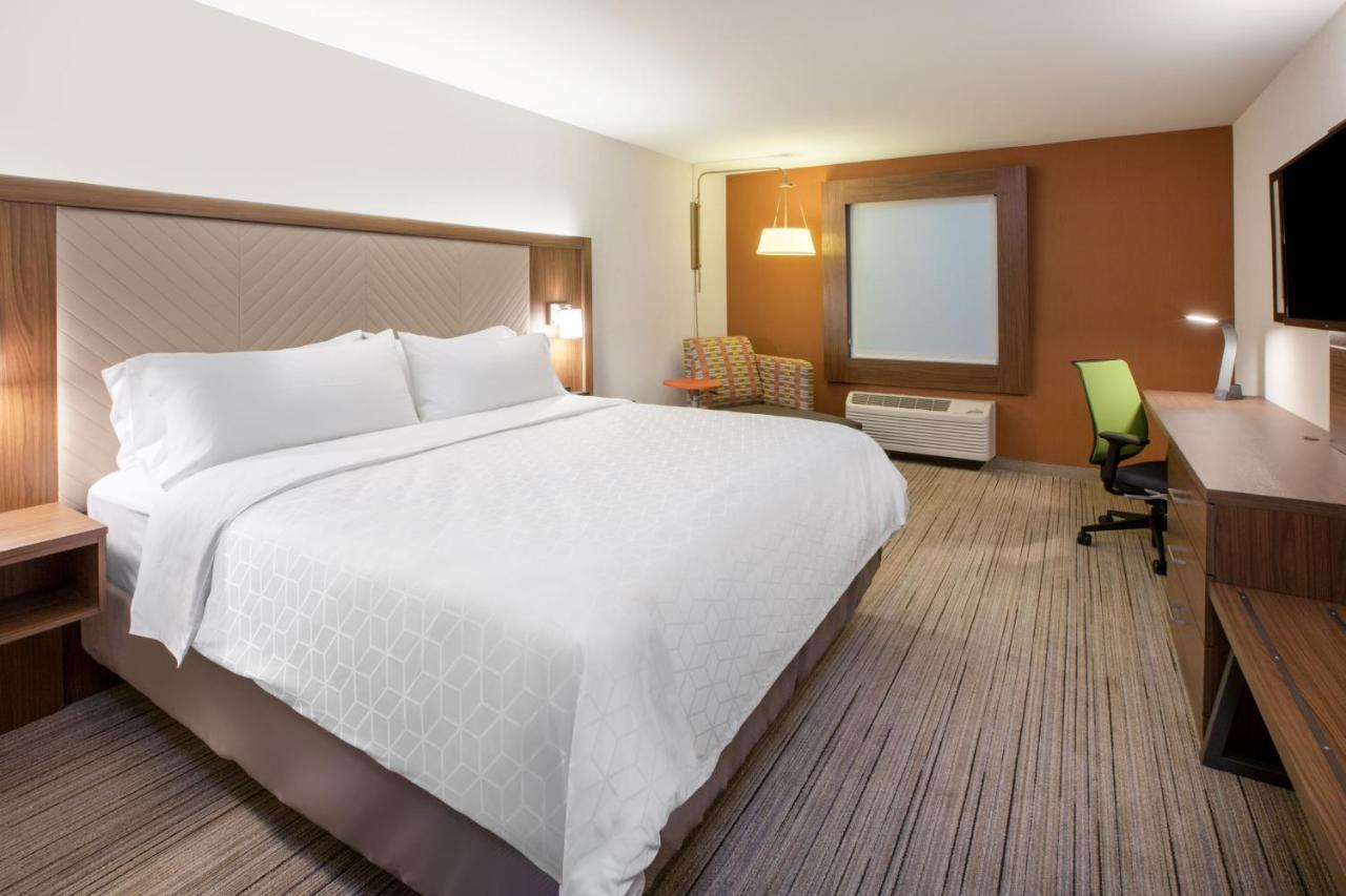 Holiday Inn Express - Blair By Ihg Bagian luar foto