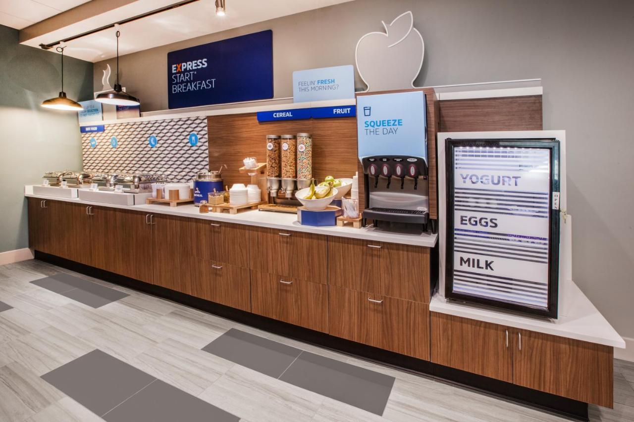 Holiday Inn Express - Blair By Ihg Bagian luar foto