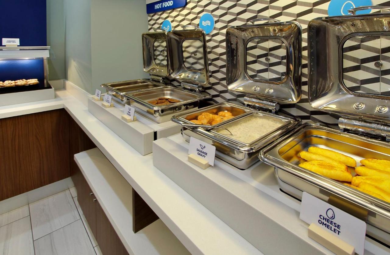 Holiday Inn Express - Blair By Ihg Bagian luar foto