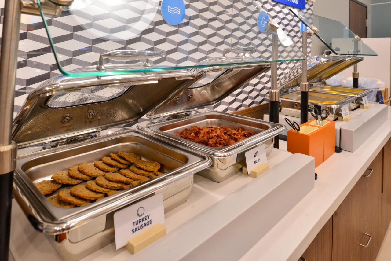 Holiday Inn Express - Blair By Ihg Bagian luar foto