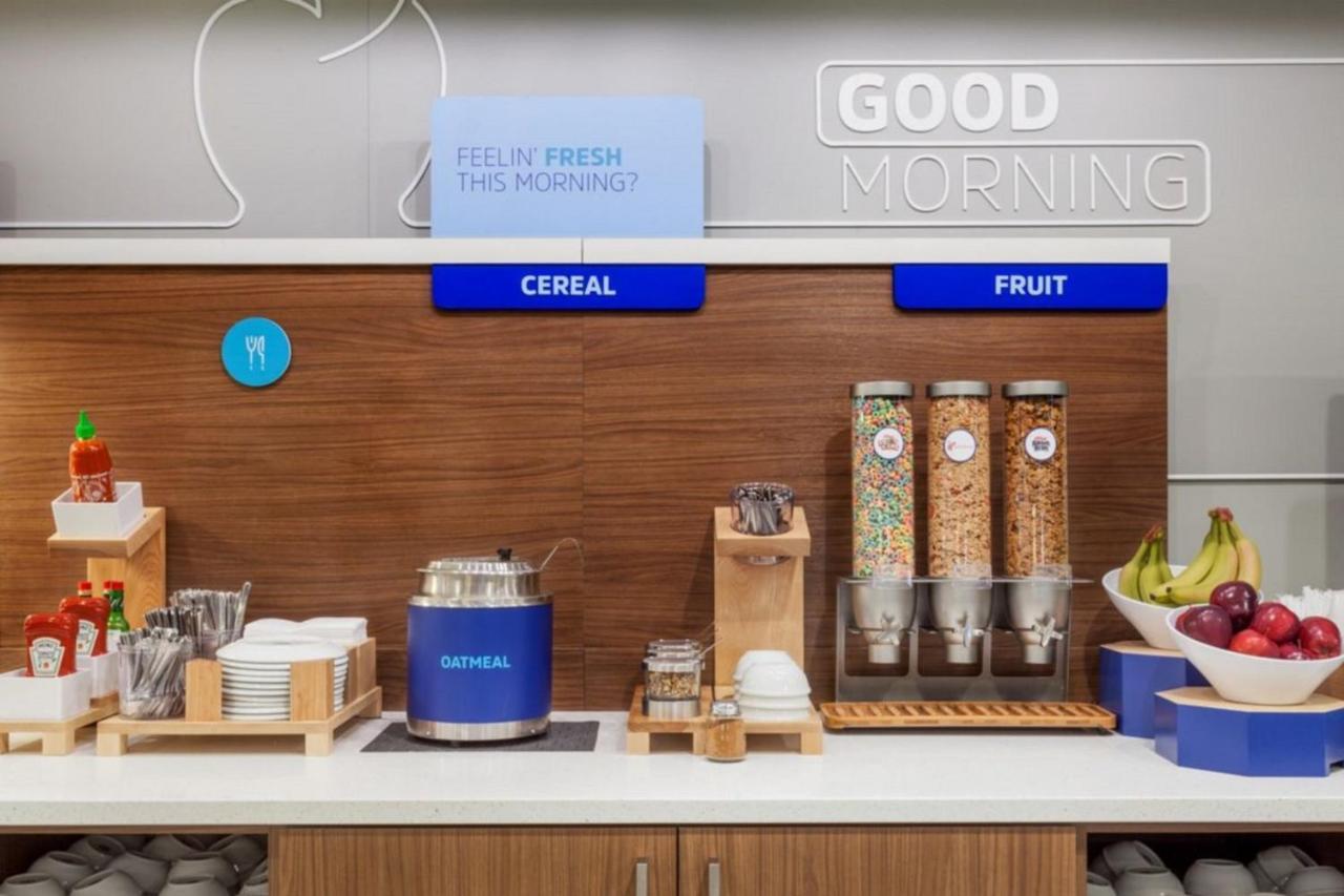 Holiday Inn Express - Blair By Ihg Bagian luar foto